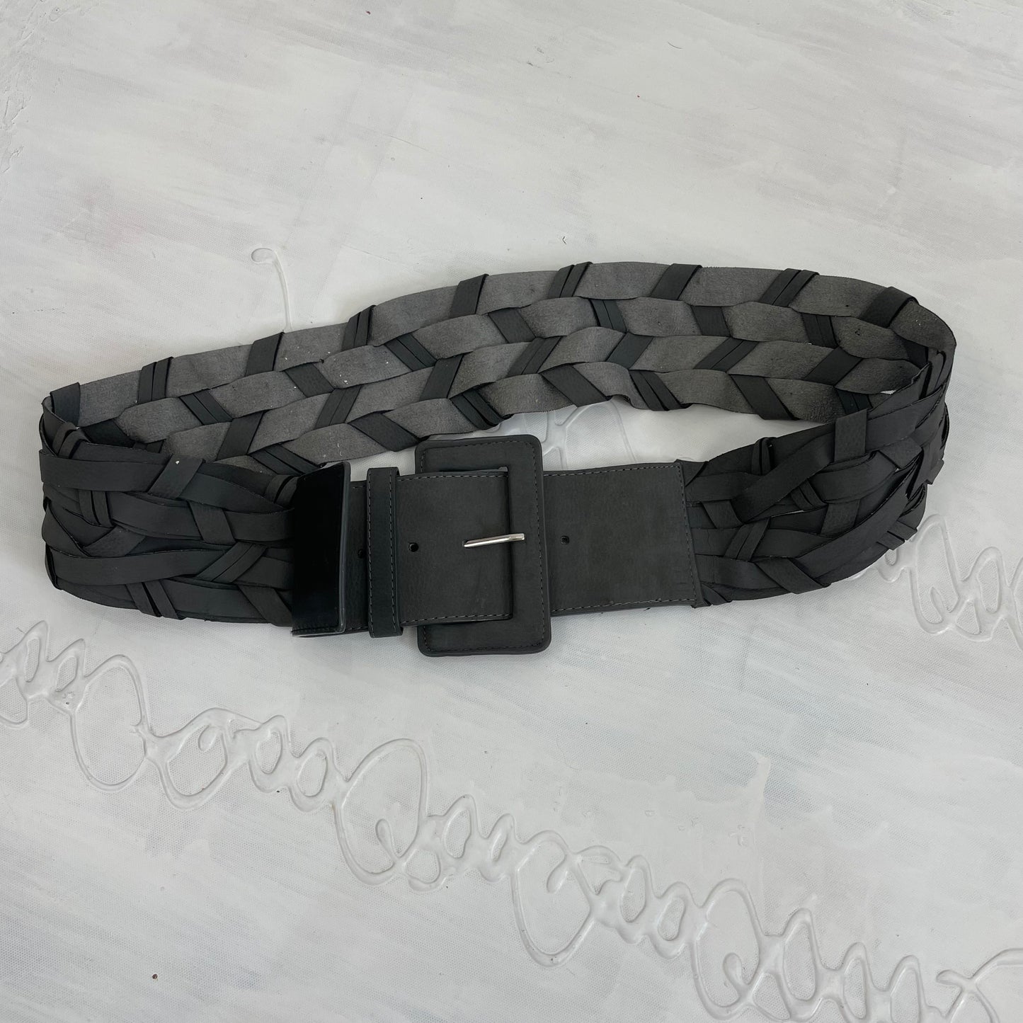 💚 EUROPEAN SUMMER DROP | gorgeous grey and black belt