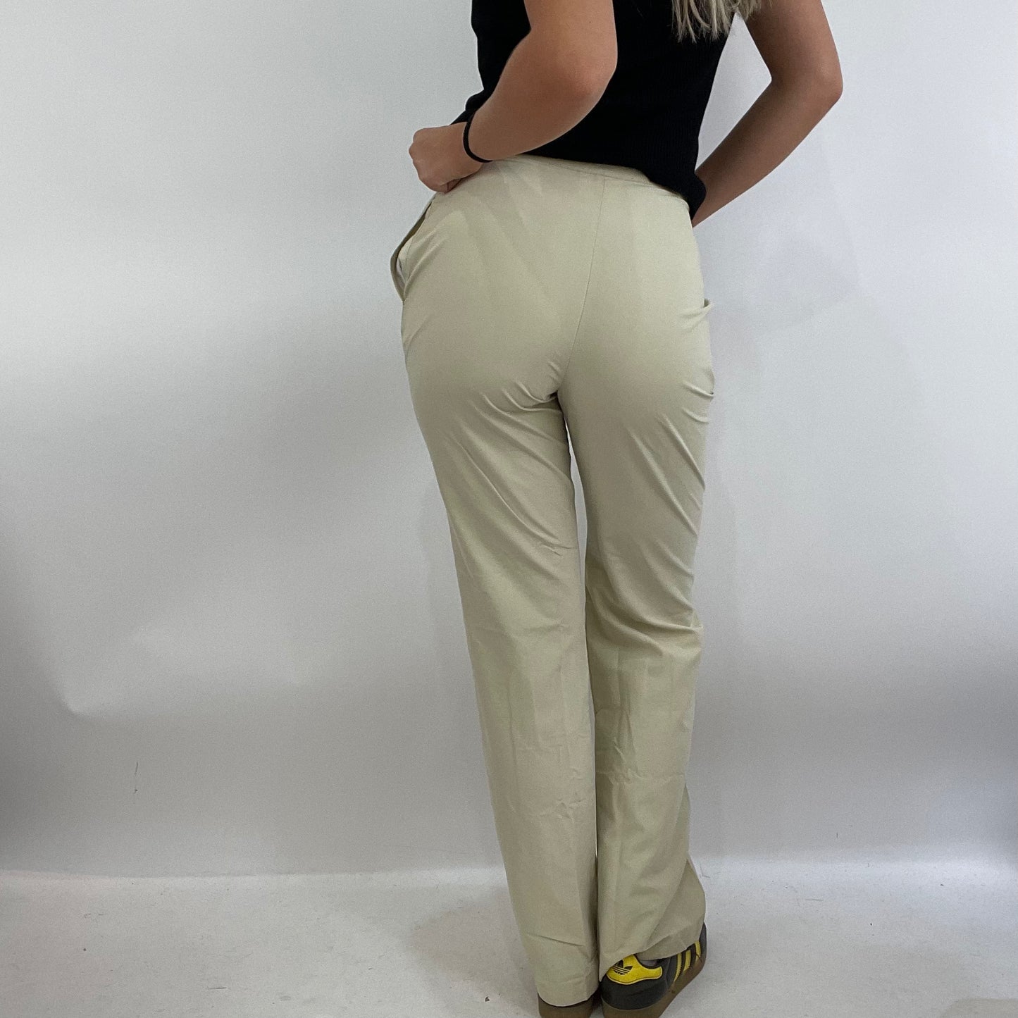 💚 MODEL OFF DUTY DROP | medium puma beige trousers