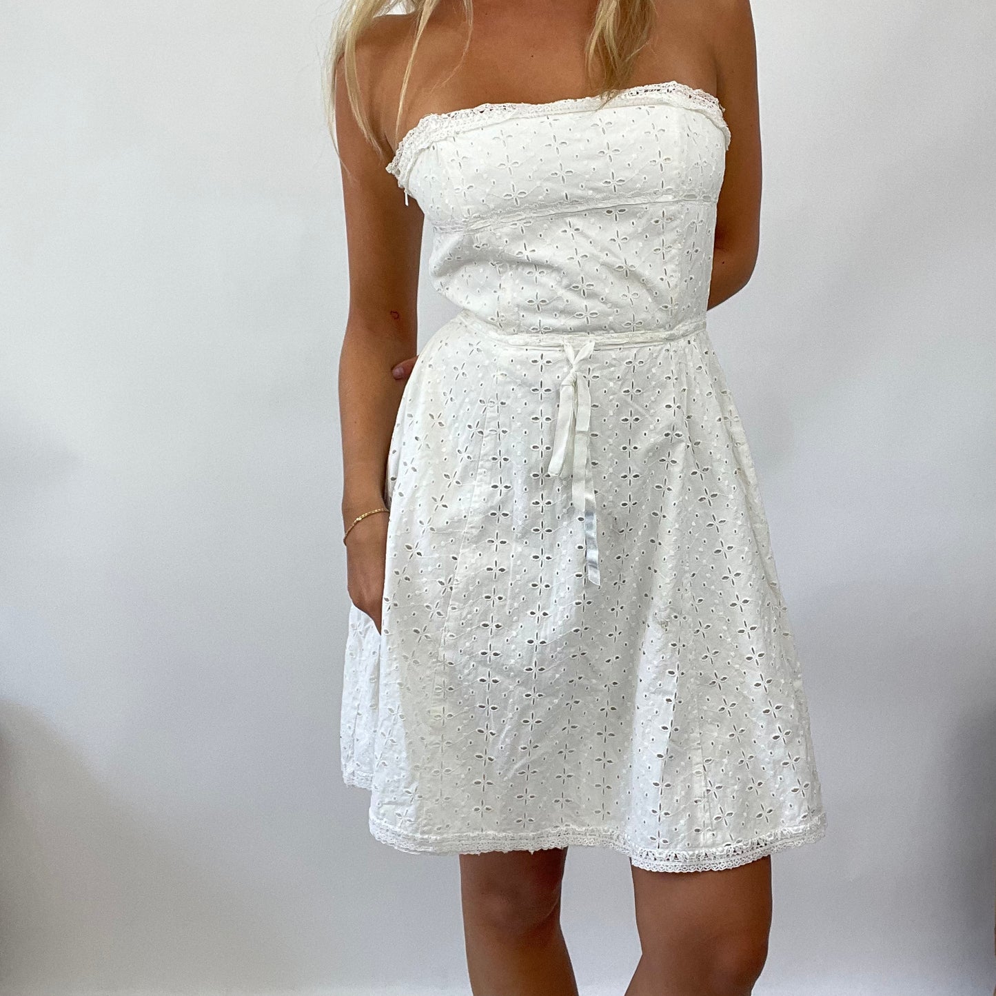 💚 💻 EUROPEAN SUMMER DROP | small betsey johnson cream broderie dress with lace detail