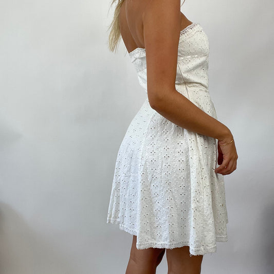 💚 💻 EUROPEAN SUMMER DROP | small betsey johnson cream broderie dress with lace detail