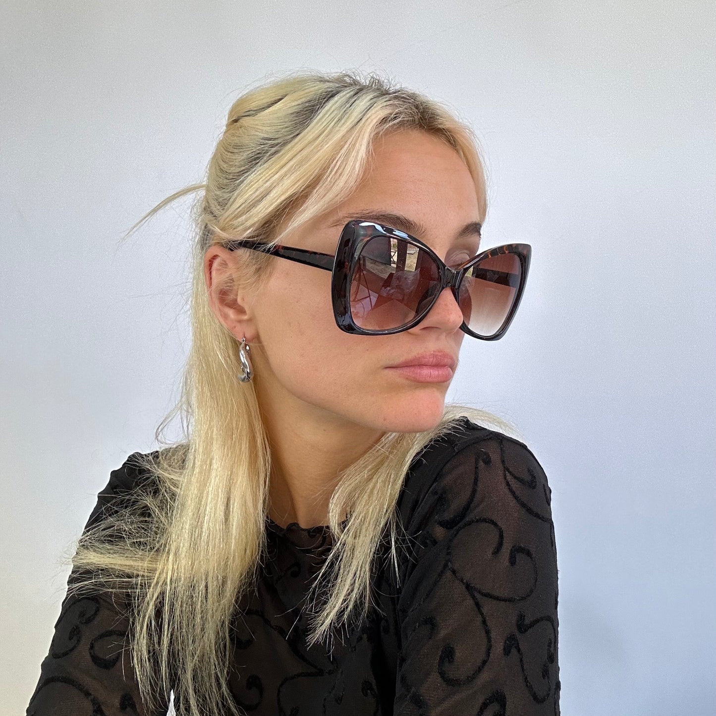 MODEL OFF DUTY DROP | brown tortoiseshell pointed sunglasses