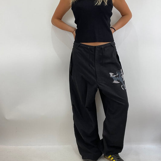 💚 💻 MODEL OFF DUTY DROP | black size 12 old miss selfridge cargos with graphic detail