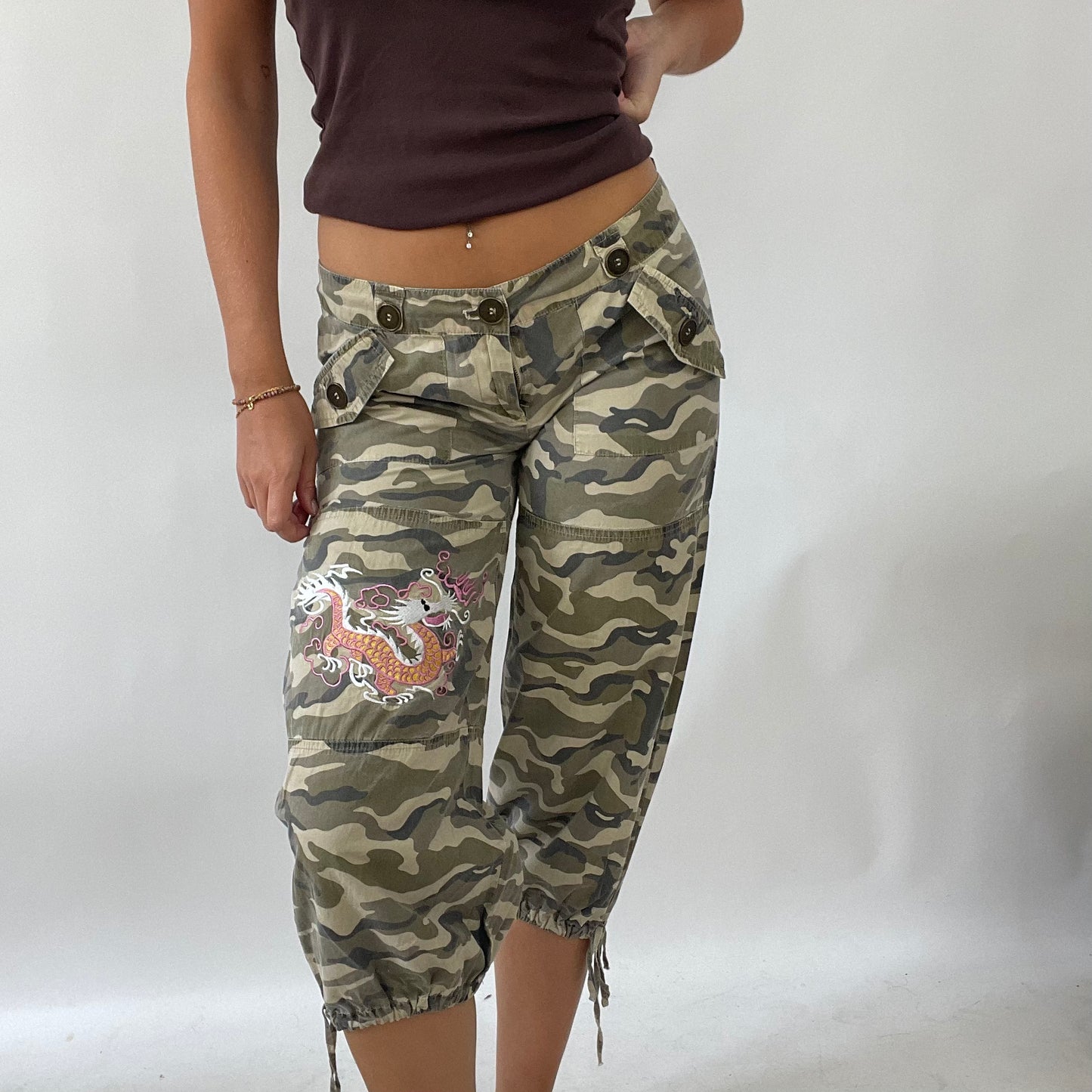 💻 TROPICAL GIRL DROP | small khaki army camo print 3/4 length capri trousers