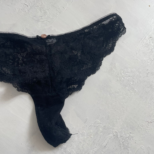 GRUNGE FAIRYCORE DROP | black lace knickers with rose detail - small