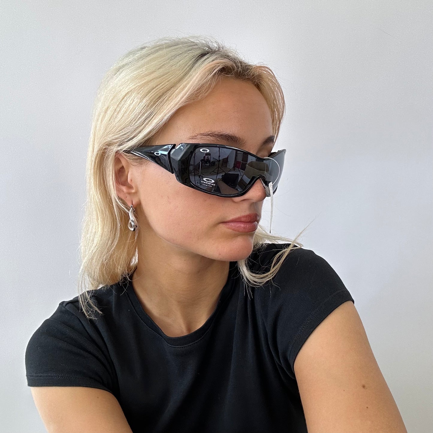 MODEL OFF DUTY DROP  black oakley style sunglasses – remass