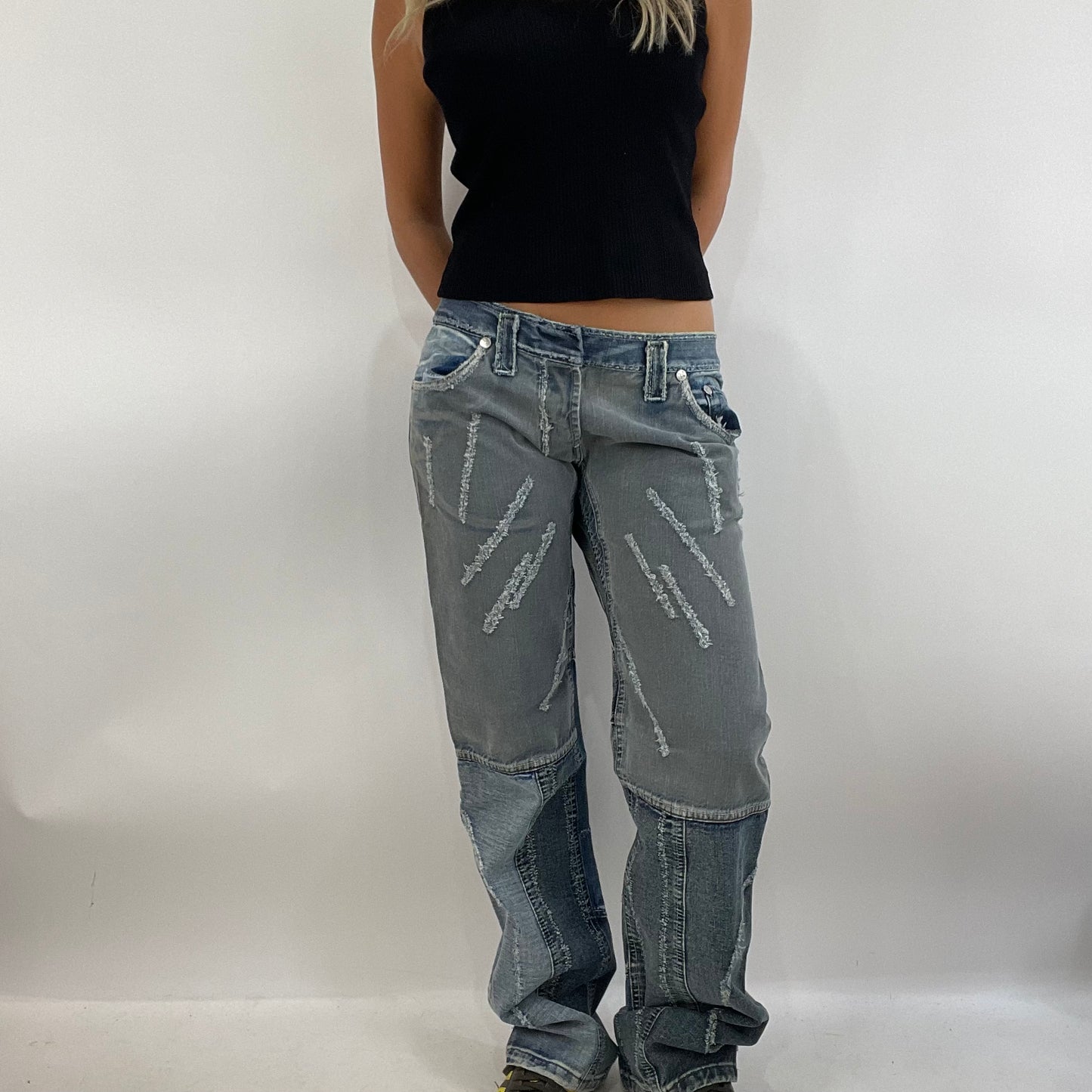 💻 MODEL OFF DUTY DROP | denim distressed jeans - medium