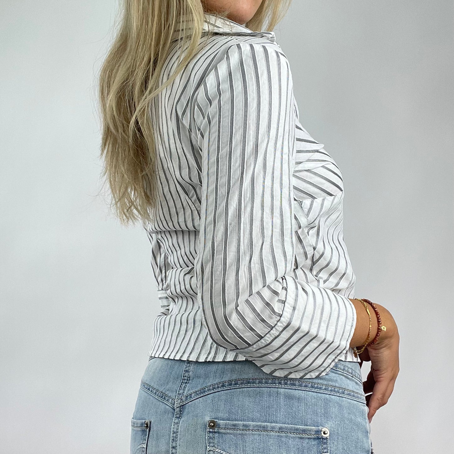 DROP 5 | medium white shirt with twist front