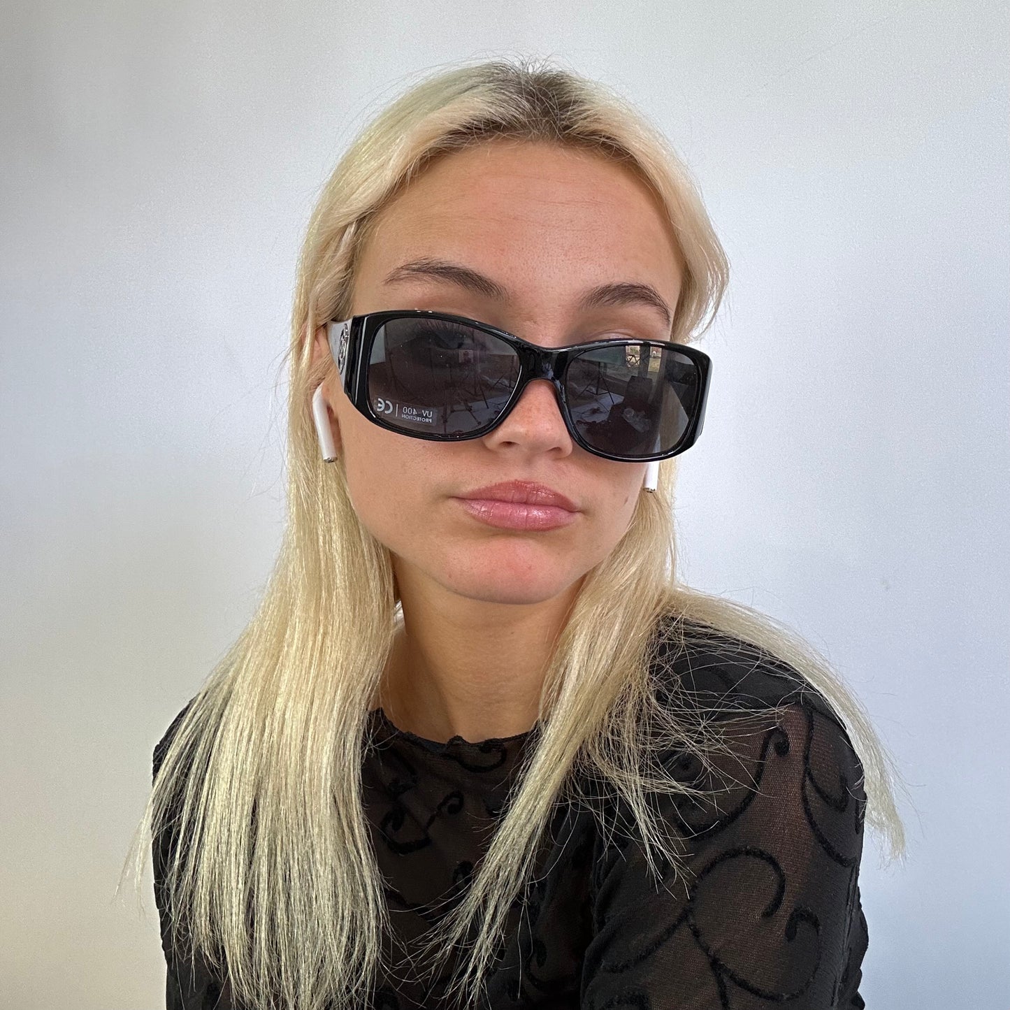 MODEL OFF DUTY DROP | black chanel style sunglasses