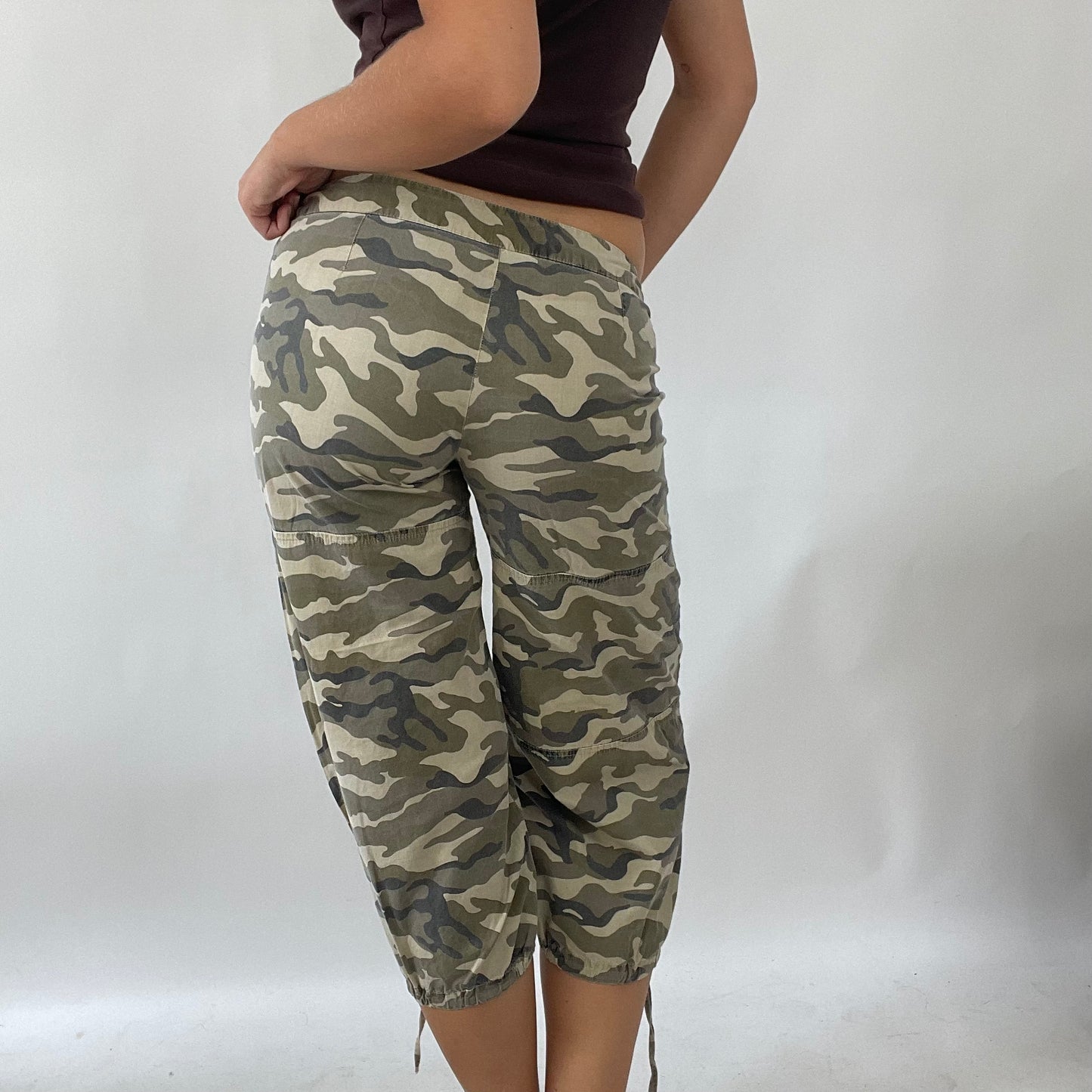 💻 TROPICAL GIRL DROP | small khaki army camo print 3/4 length capri trousers