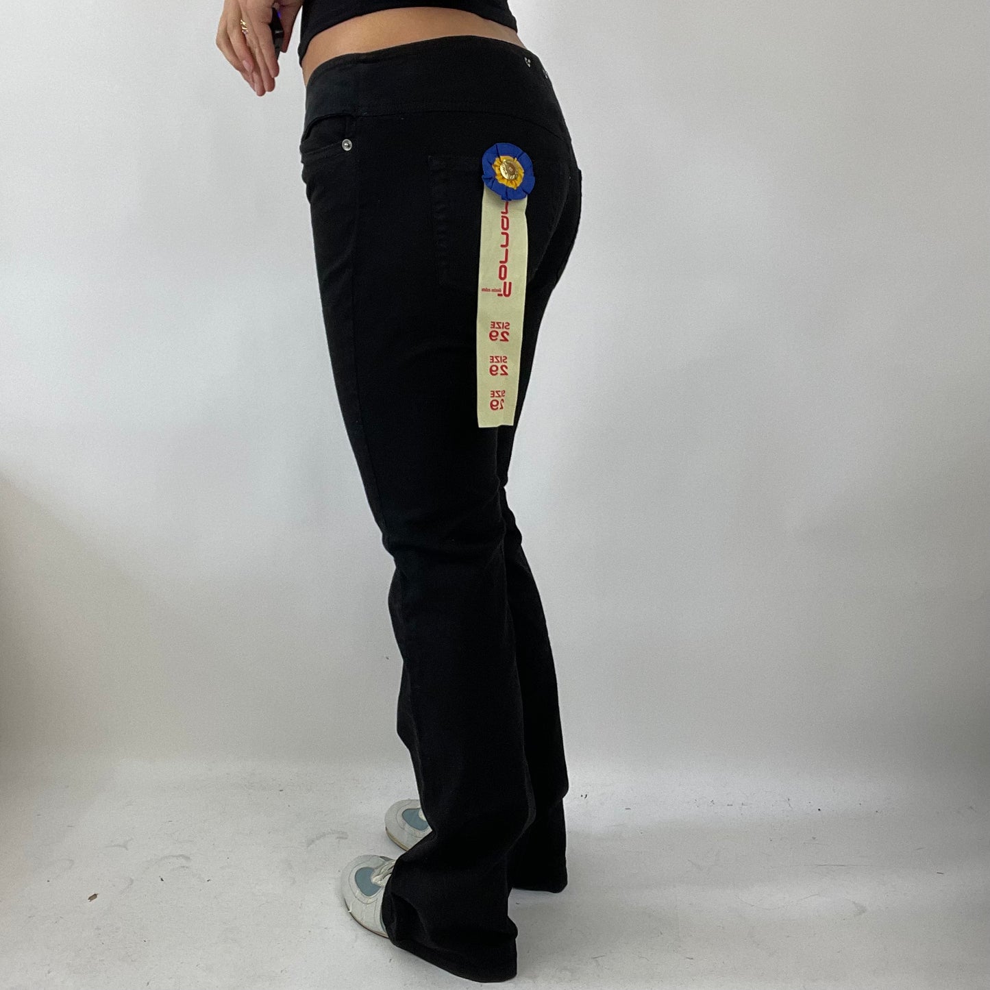 DROP 5 | small black buckle detail