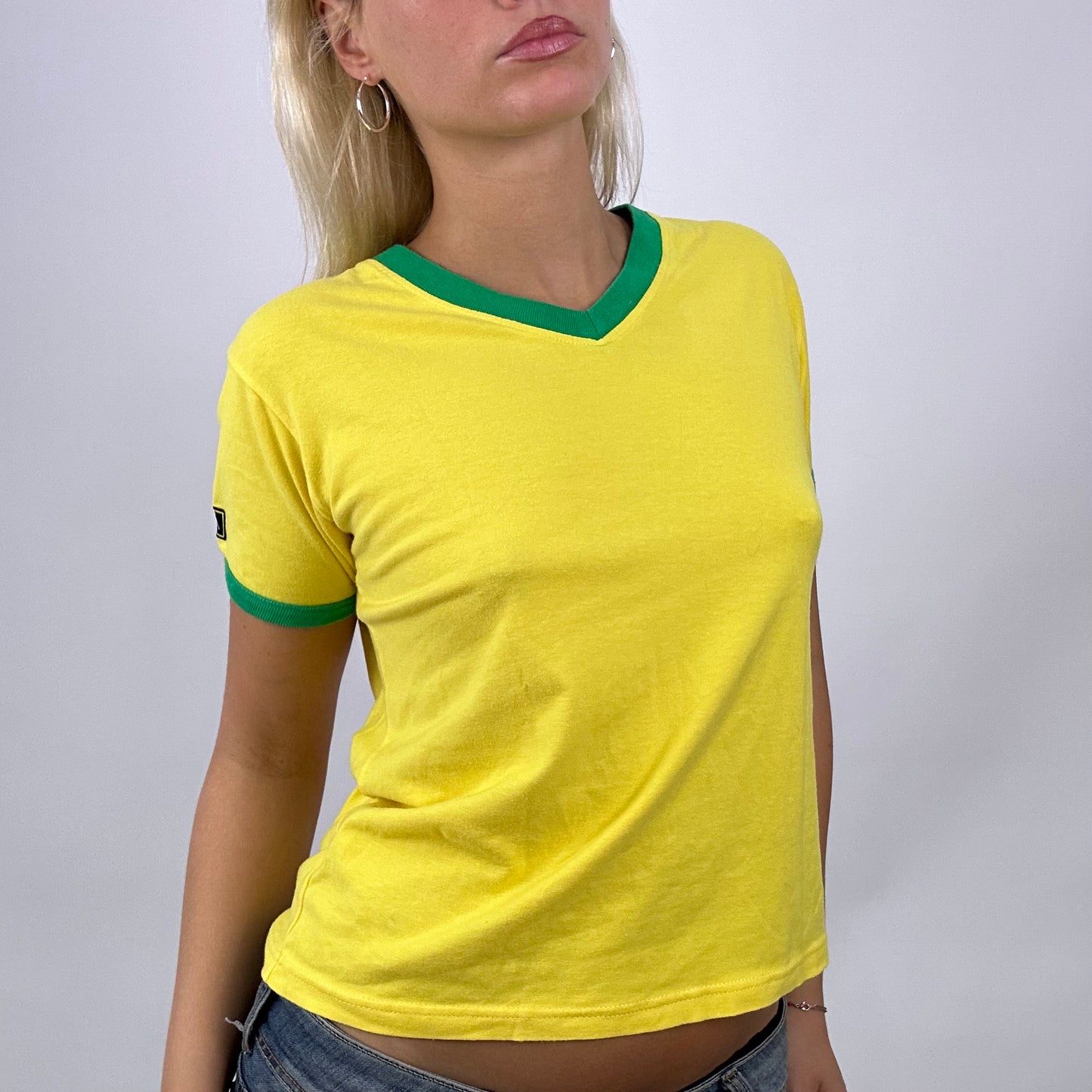 💻 MODEL OFF DUTY DROP | medium mccain yellow and green tshirt brasil colours