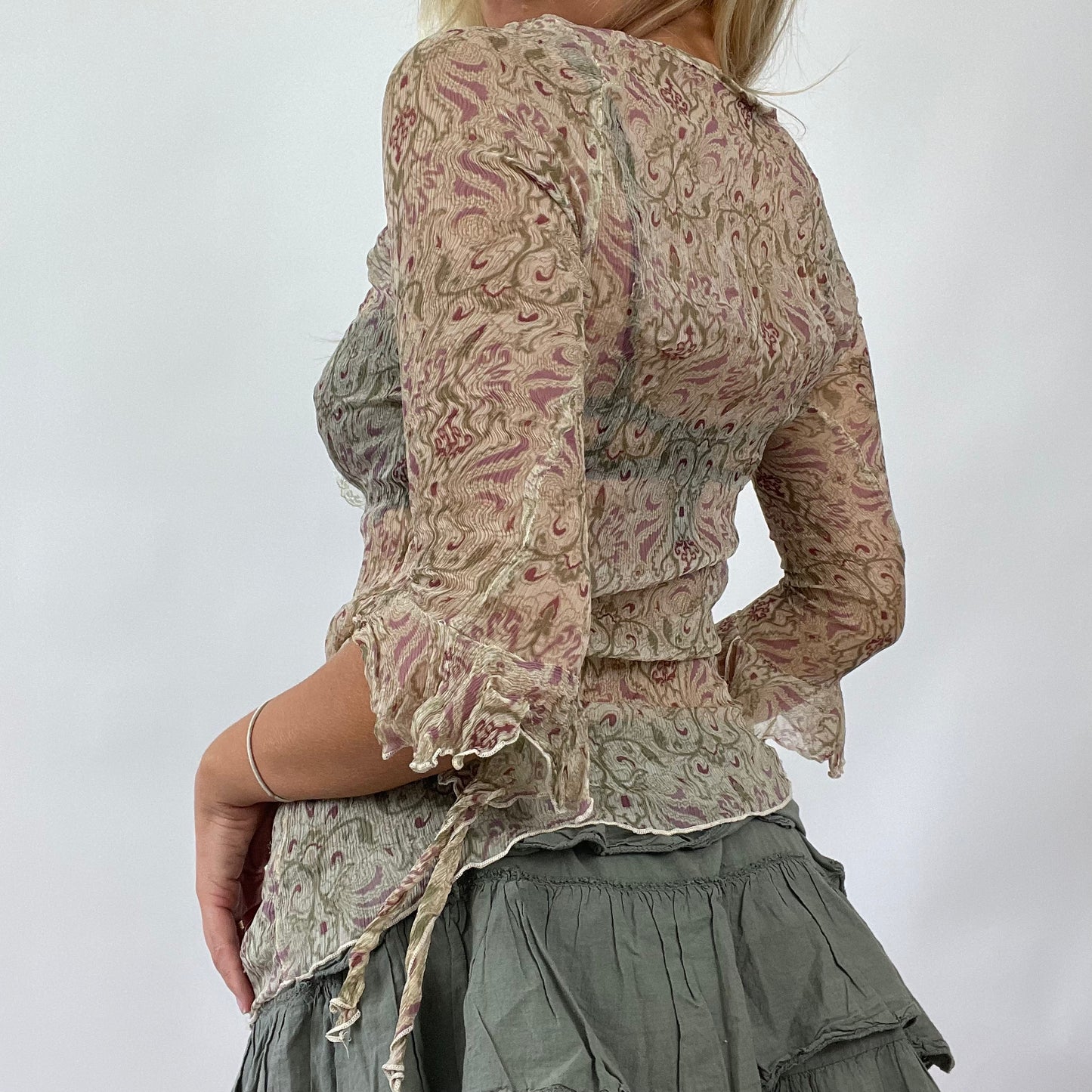 💚 EUROPEAN SUMMER DROP | small beige patterned mesh top with lace detail