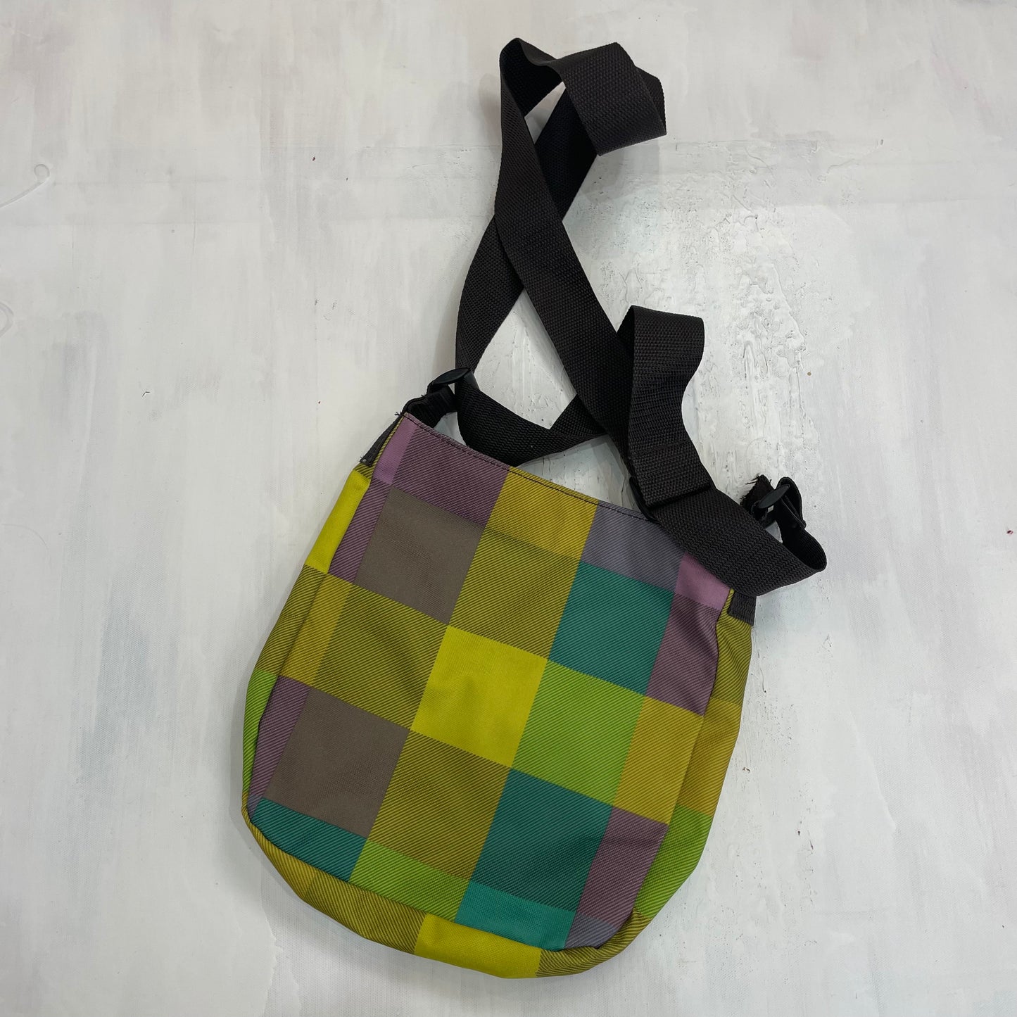 MODEL OFF DUTY DROP | billabong crossbody bag