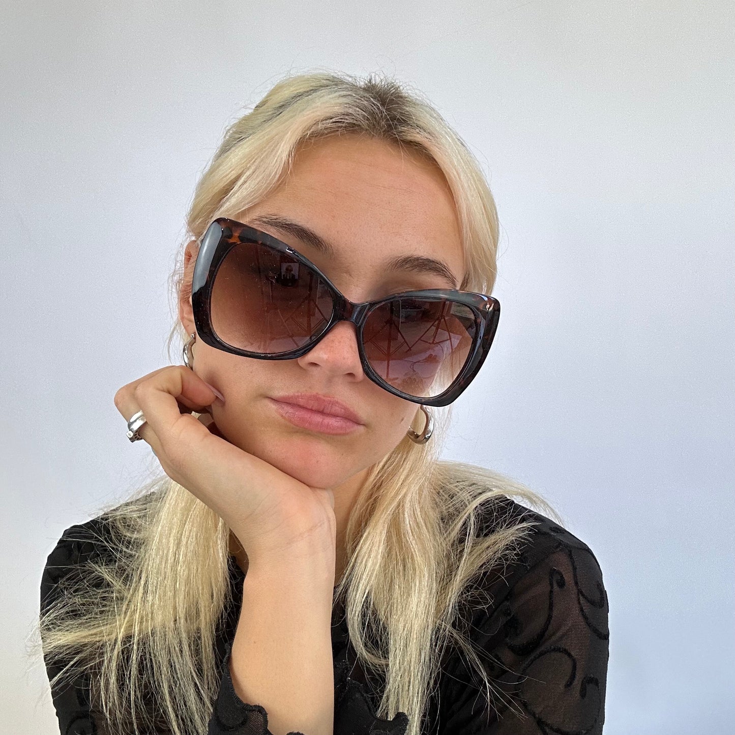 MODEL OFF DUTY DROP | brown tortoiseshell pointed sunglasses