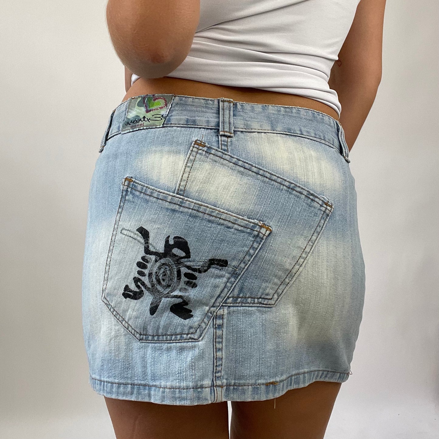 MANHATTAN GIRL DROP | small denim mini skirt with graphic pocket
