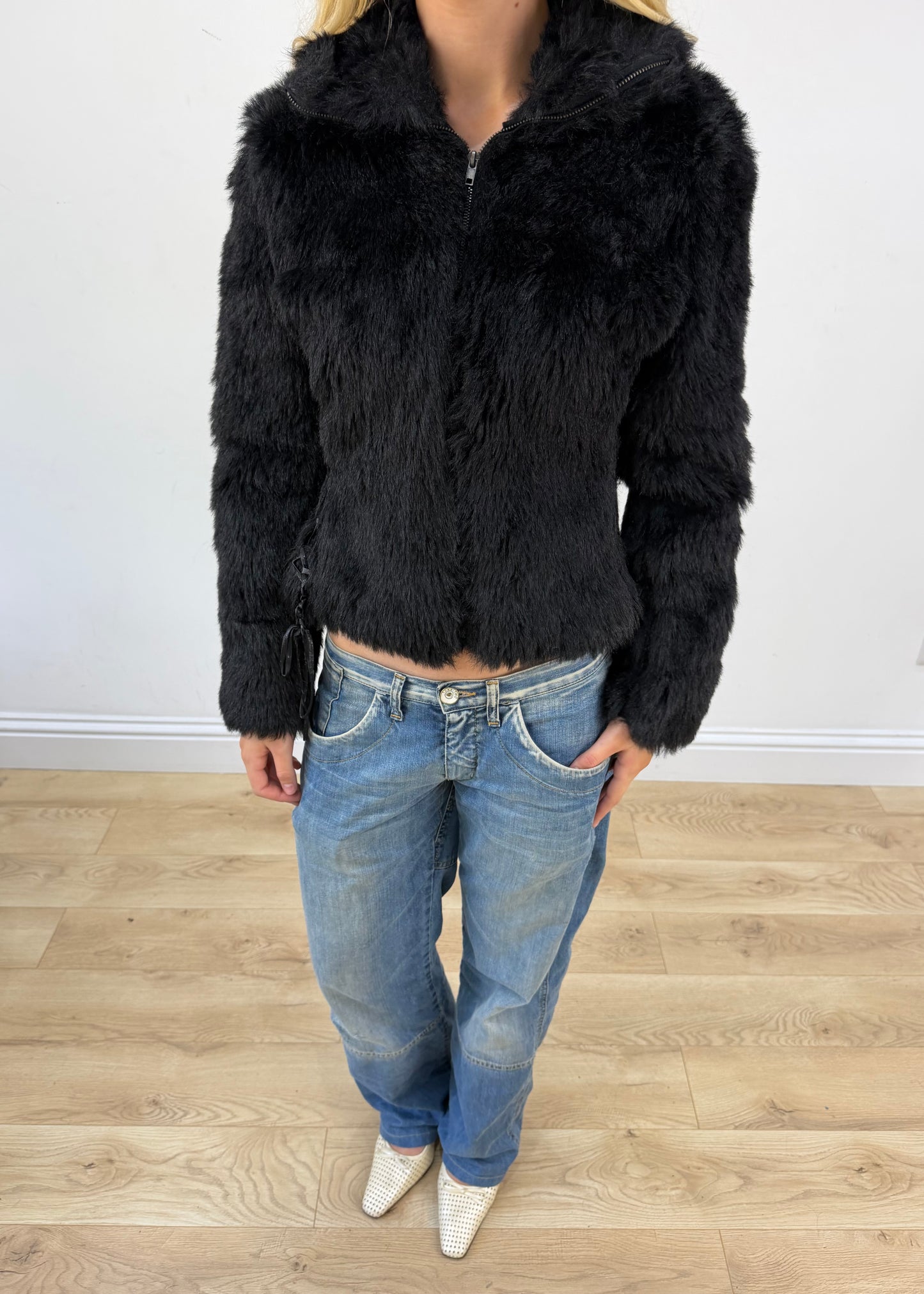 medium black pink woman faux fur zip jacket - image 2