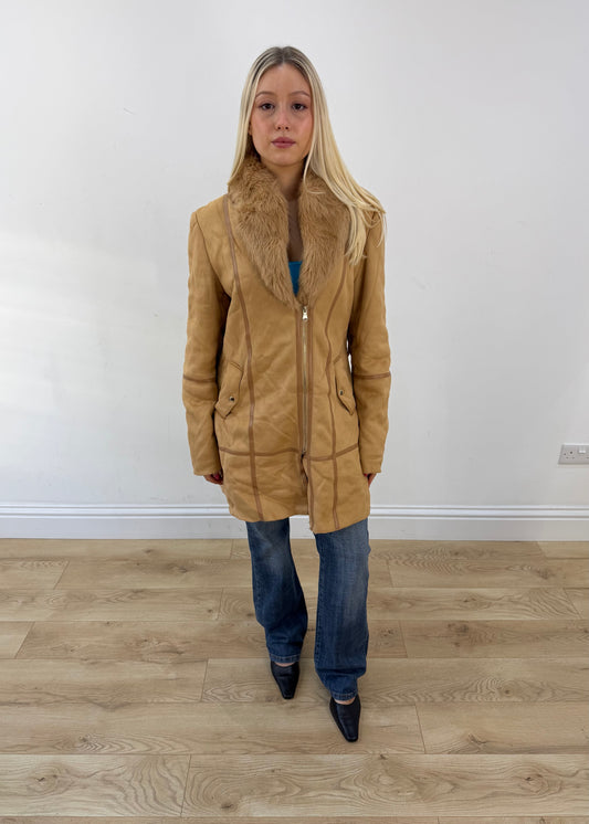 small tan d&a long coat with faux fur collar 1