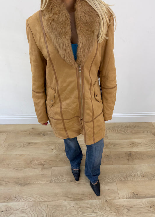 small tan d&a long coat with faux fur collar 2