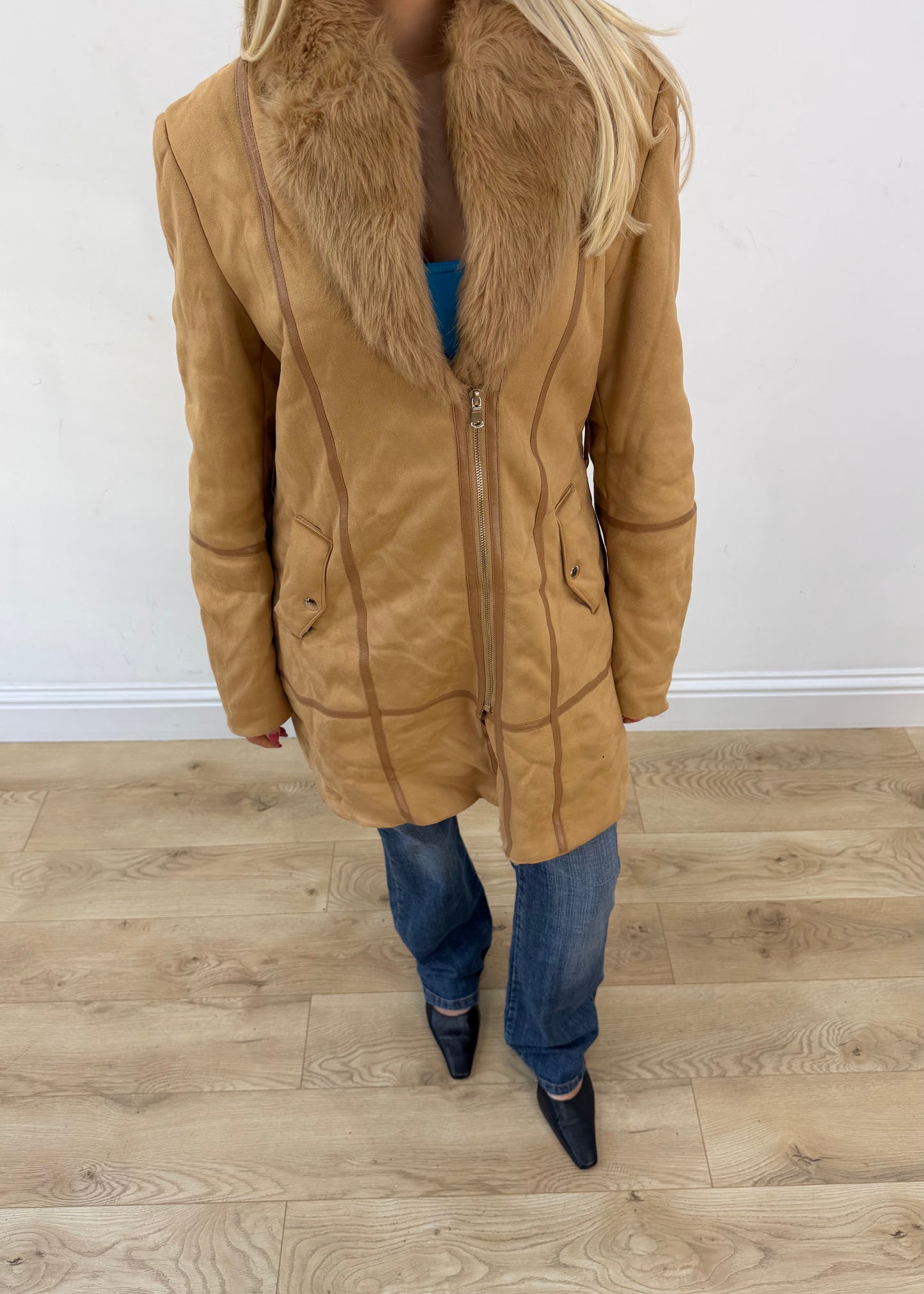small tan d&a long coat with faux fur collar 2
