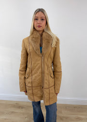 small tan d&a long coat with faux fur collar 3