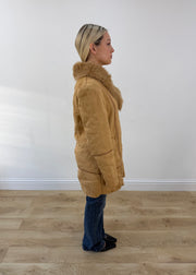 small tan d&a long coat with faux fur collar 6
