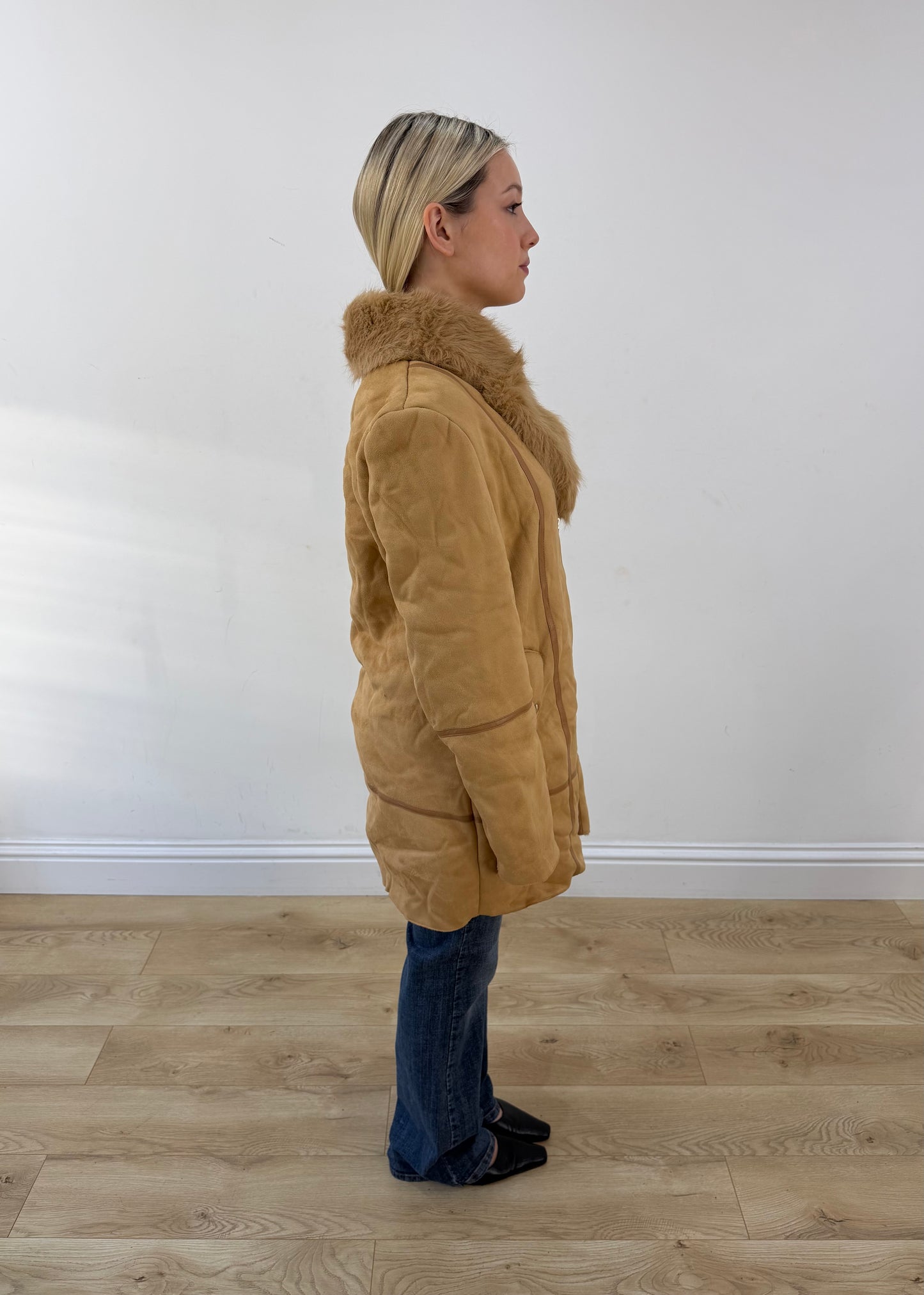 small tan d&a long coat with faux fur collar 6