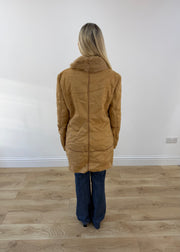 small tan d&a long coat with faux fur collar 7