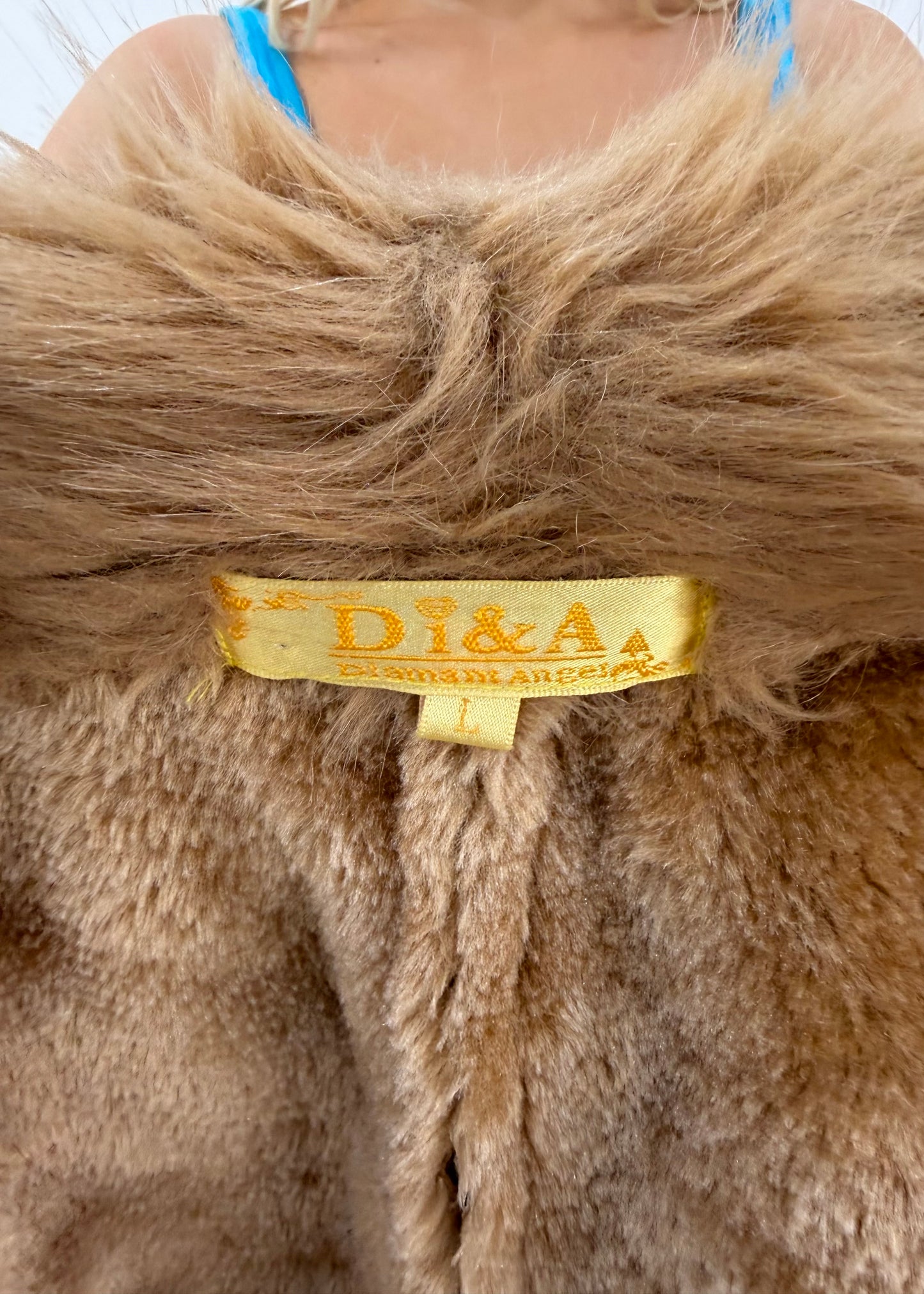 small tan d&a long coat with faux fur collar 8