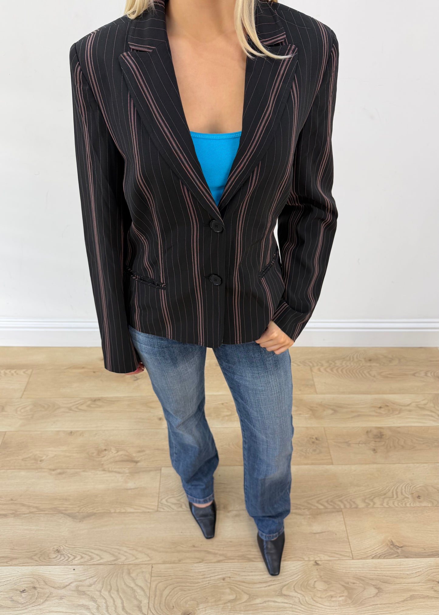 medium black vunic pinstripe blazer 2