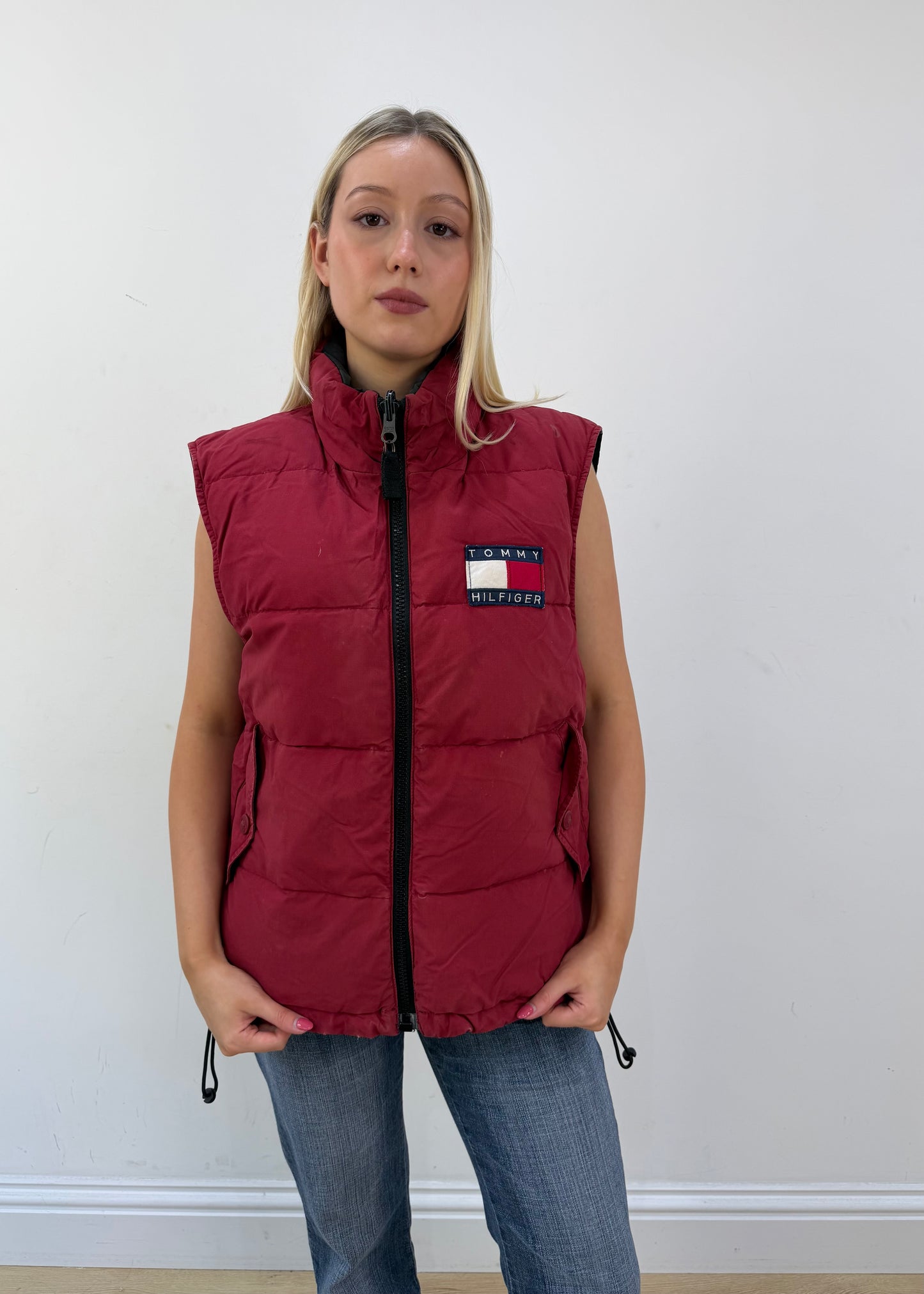 medium burgundy tommy hilfiger puffer gilet 3
