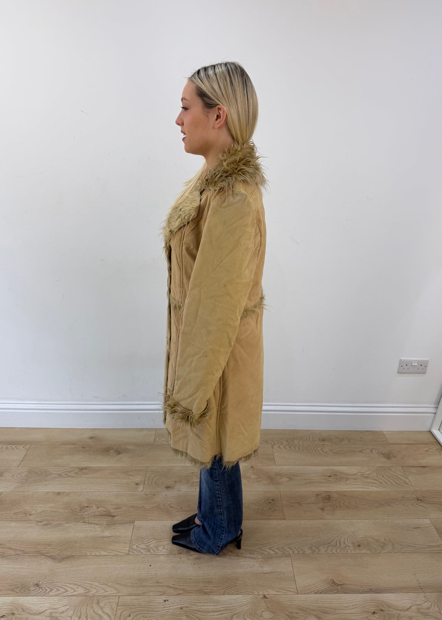 large tan times sport coat with faux fur collar 5
