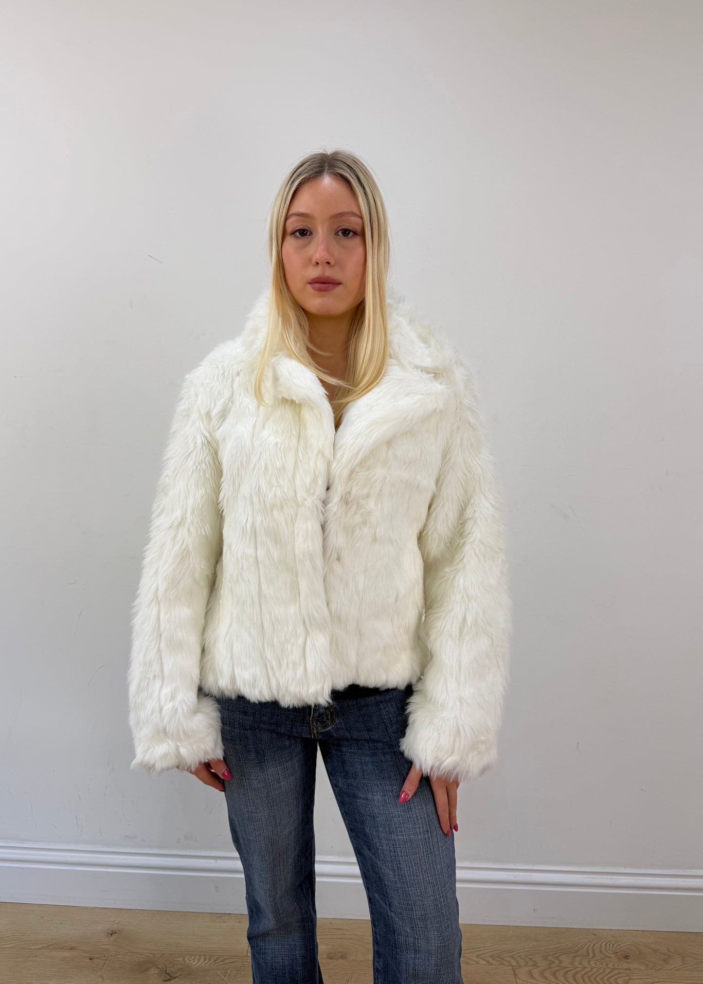 medium white d&h collection faux fur jacket image 3