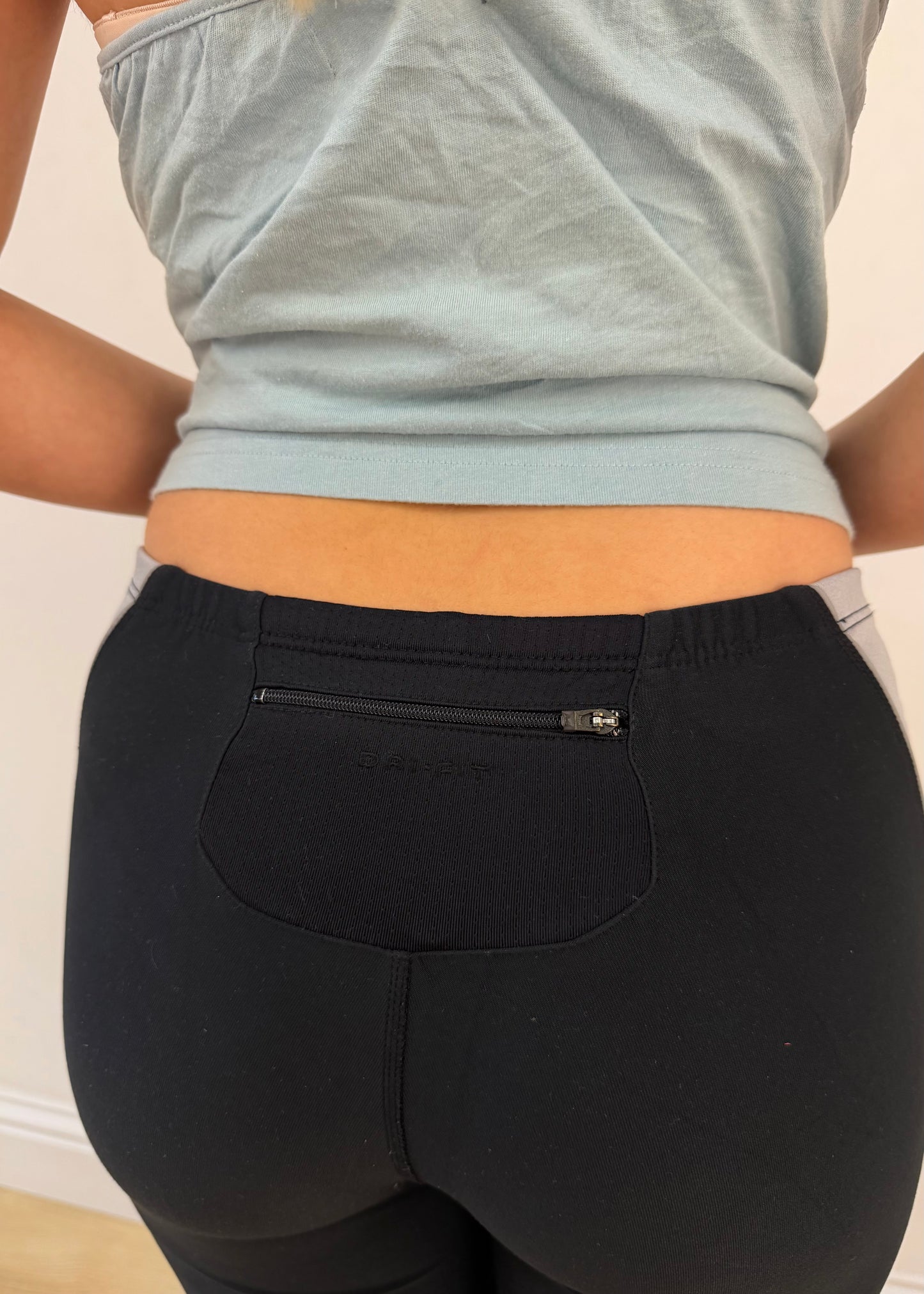 small/medium black nike cropped leggings