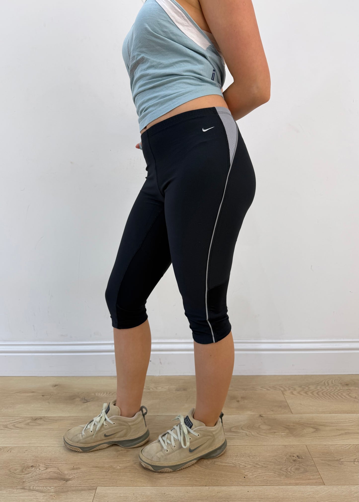 small/medium black nike cropped leggings