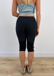 small/medium black nike cropped leggings
