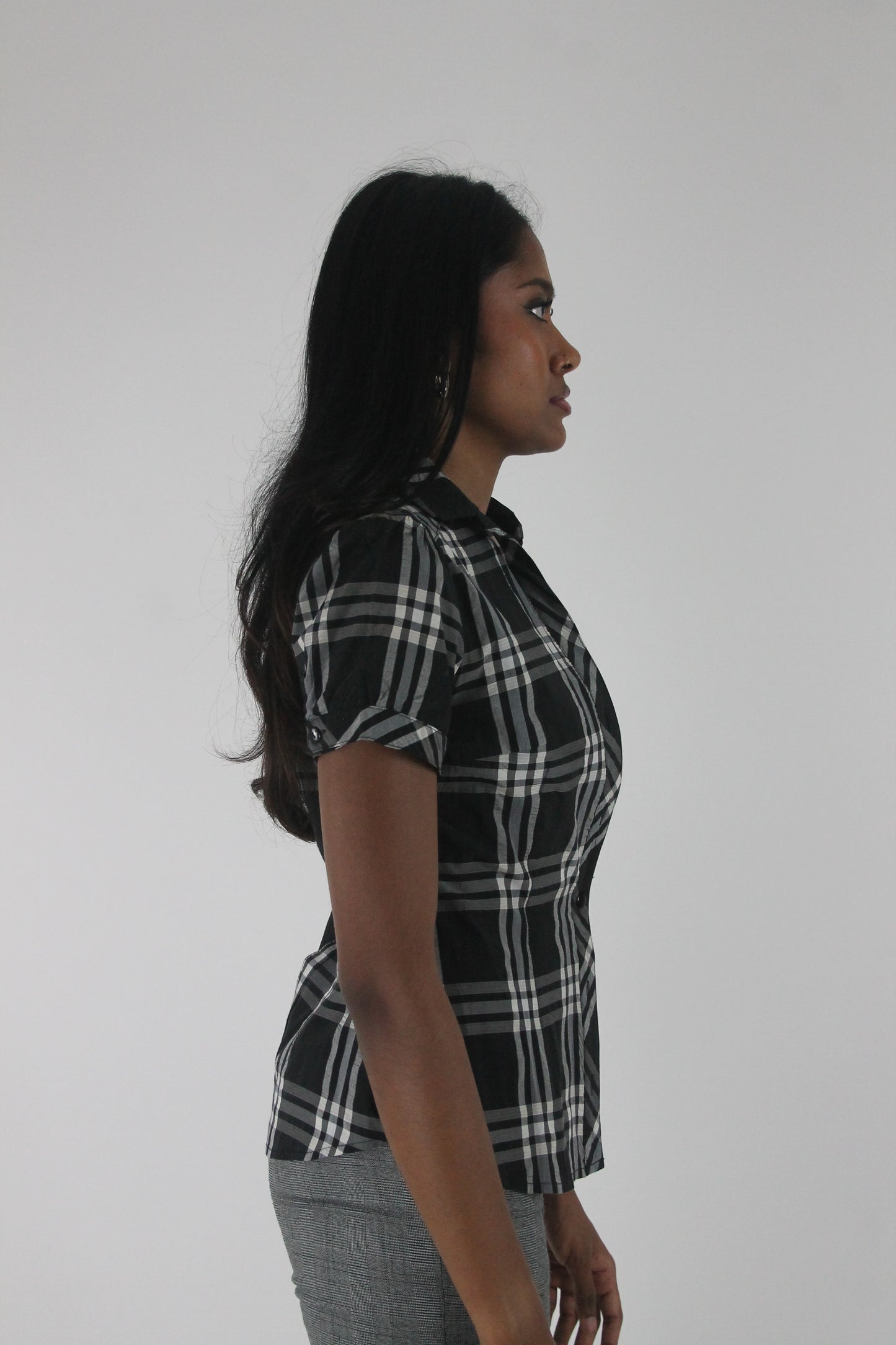 side view of black and white plaid short-sleeve fitted blazer