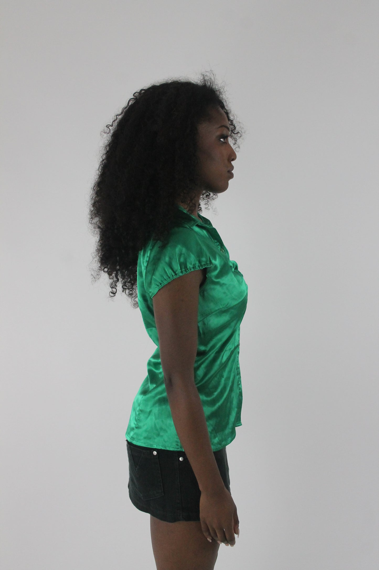 alternate-side view of emerald green satin-effect fitted short-sleeve shirt