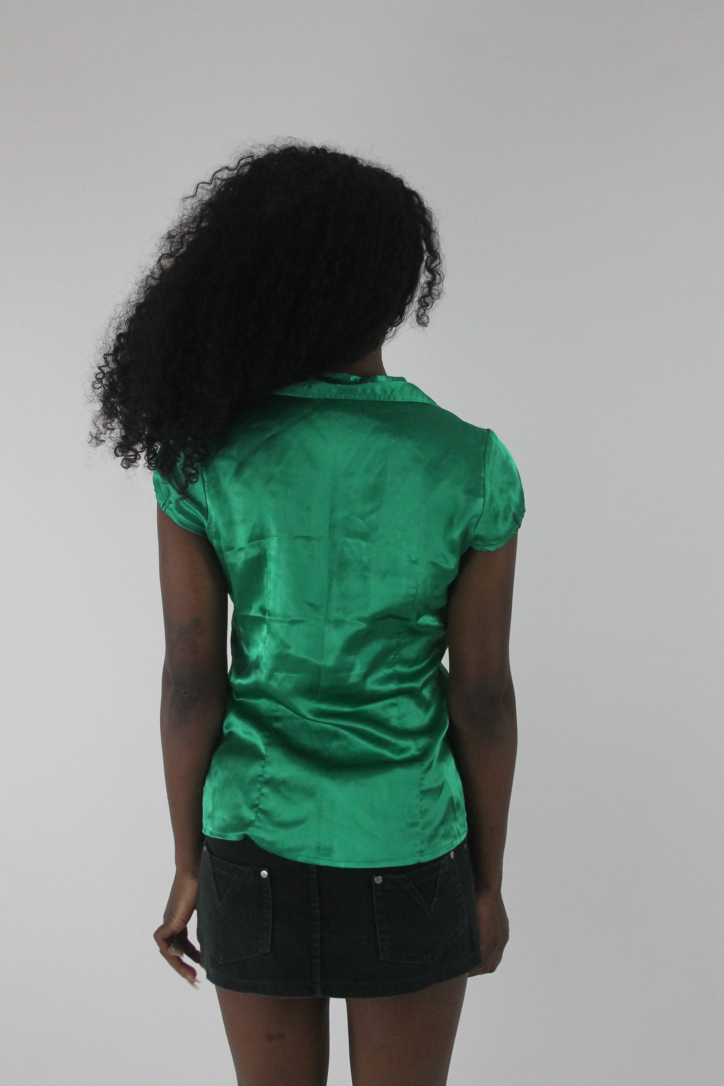 back view of emerald green satin-effect fitted short-sleeve shirt
