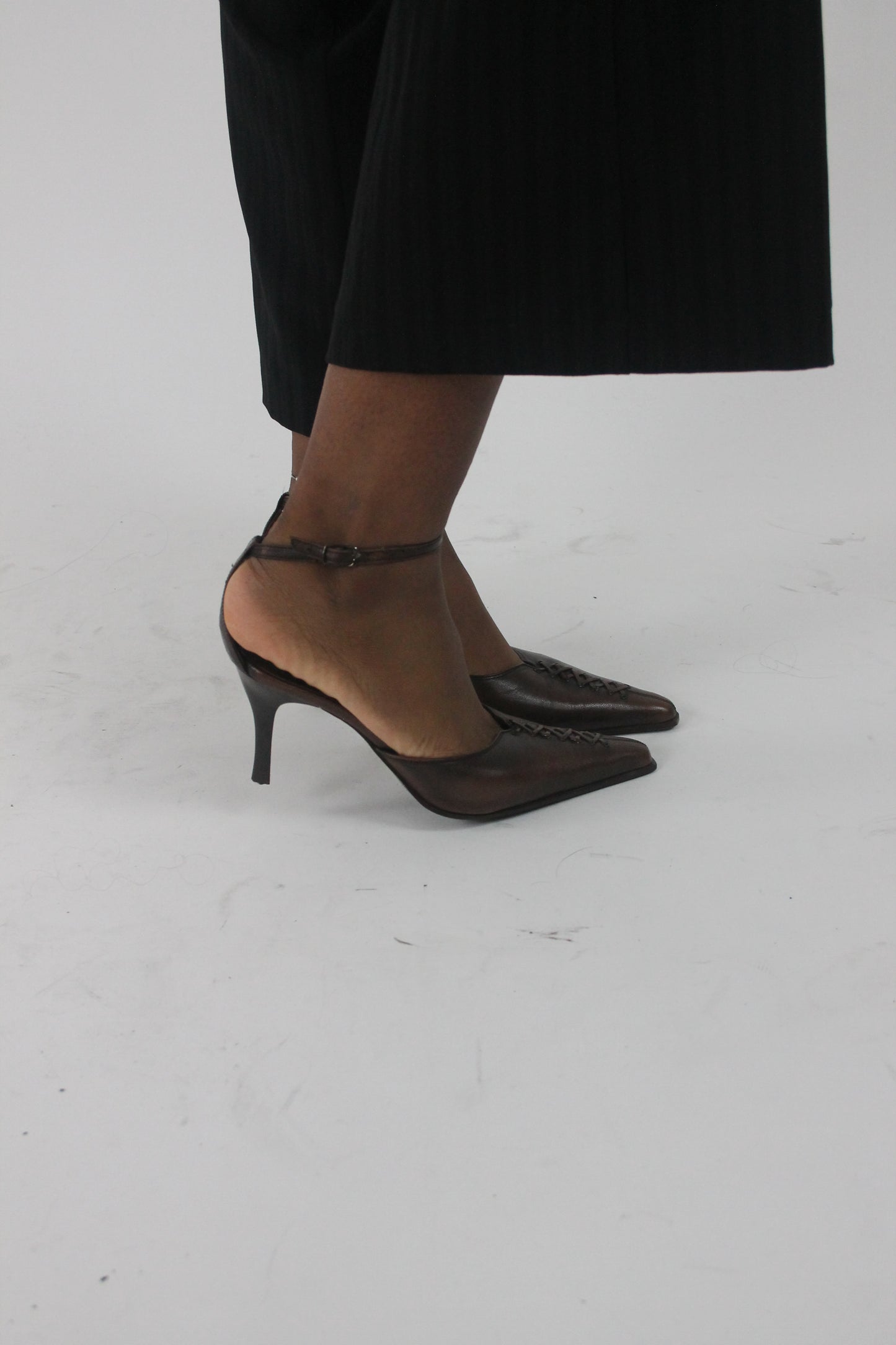back view of brown pointed-toe slingback kitten heels