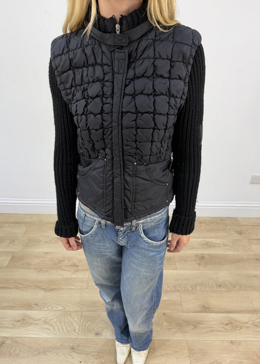 small black guess quilted puffer jacket aesthetic detail
