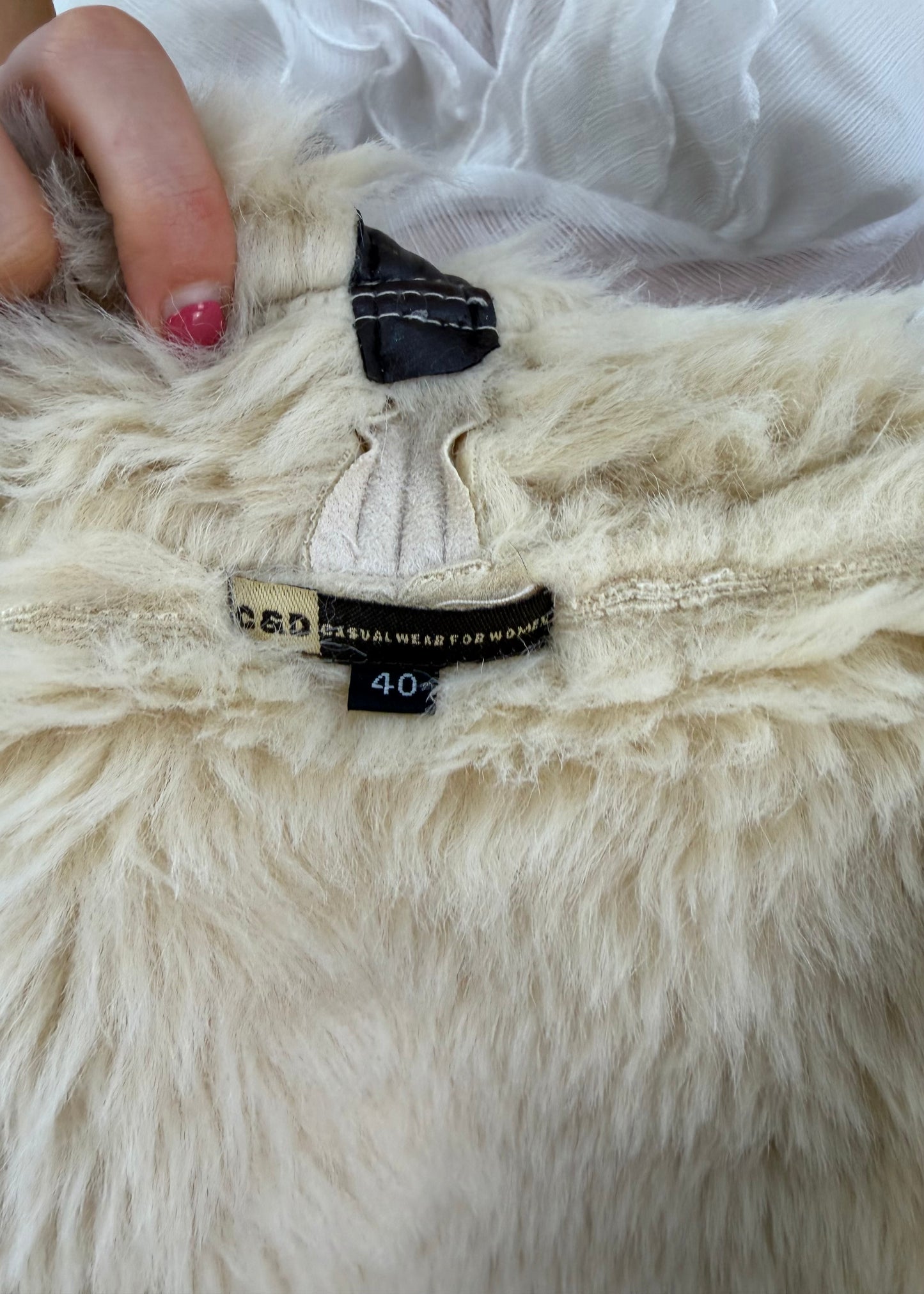 small/medium cream faux fur hooded jacket 8