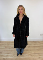 WINTER FAVOURITES | Größe: S · Farbe: Schwarz · Material: Wildleder + Kunstfell · Artikel: Trenchcoat · Details: Besatz