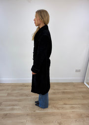 WINTER FAVOURITES | Größe: S · Farbe: Schwarz · Material: Wildleder + Kunstfell · Artikel: Trenchcoat · Details: Besatz