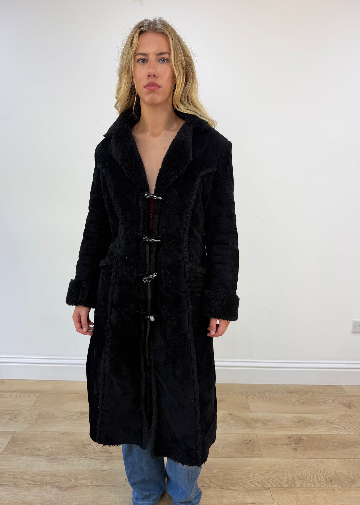 WINTER FAVOURITES | Größe: S · Farbe: Schwarz · Material: Wildleder + Kunstfell · Artikel: Trenchcoat · Details: Besatz