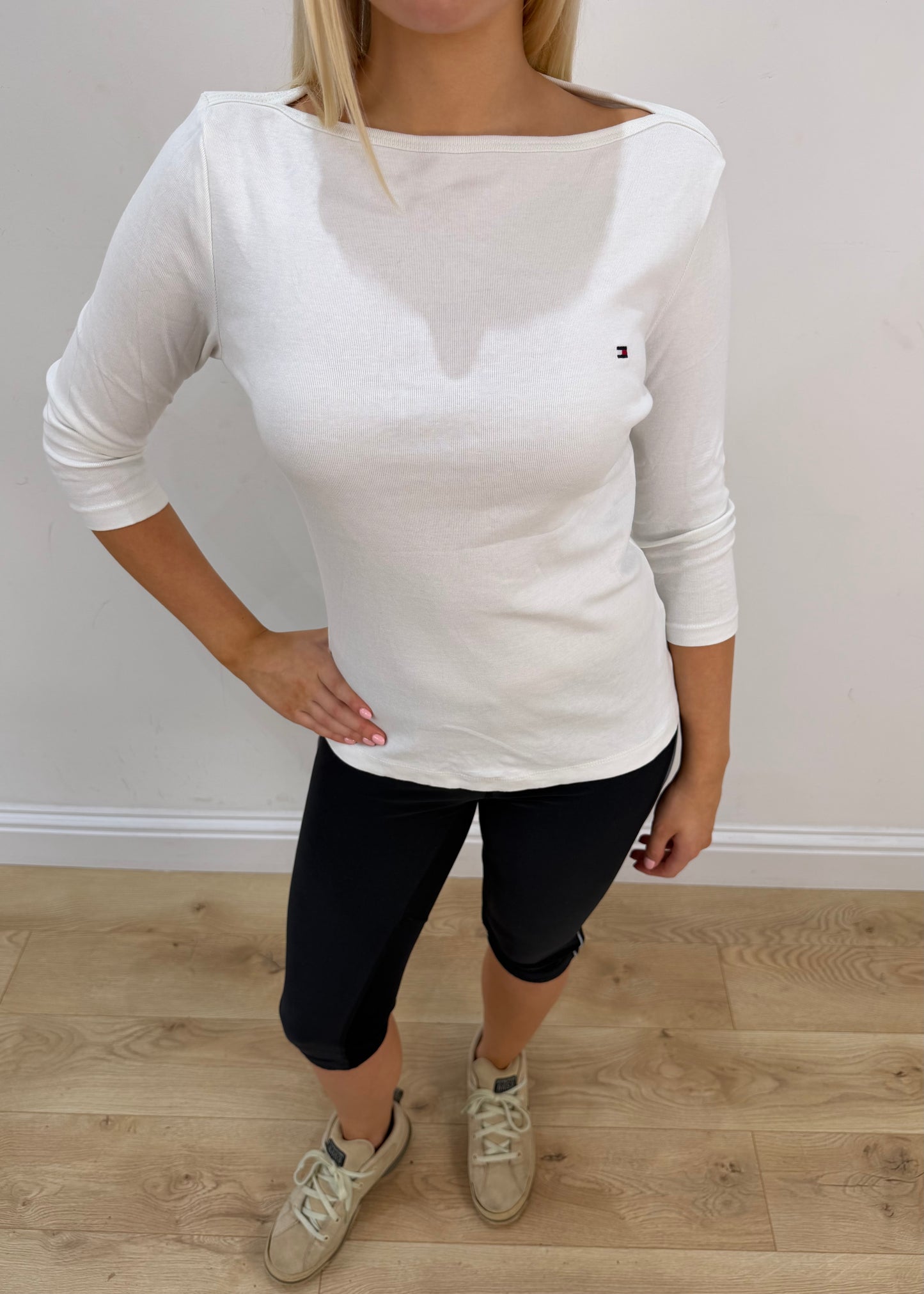 small white tommy hilfiger 3/4 sleeve top