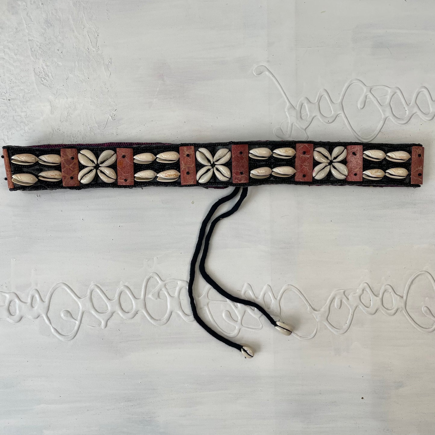 🐚 black and red shell belt