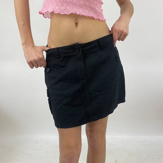 💻💚 DROP 1 | small black skirt with button detailing