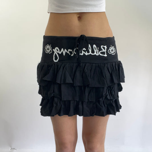 💻 BEST PICKS | small black billabong rara ruffle skirt with white spell out