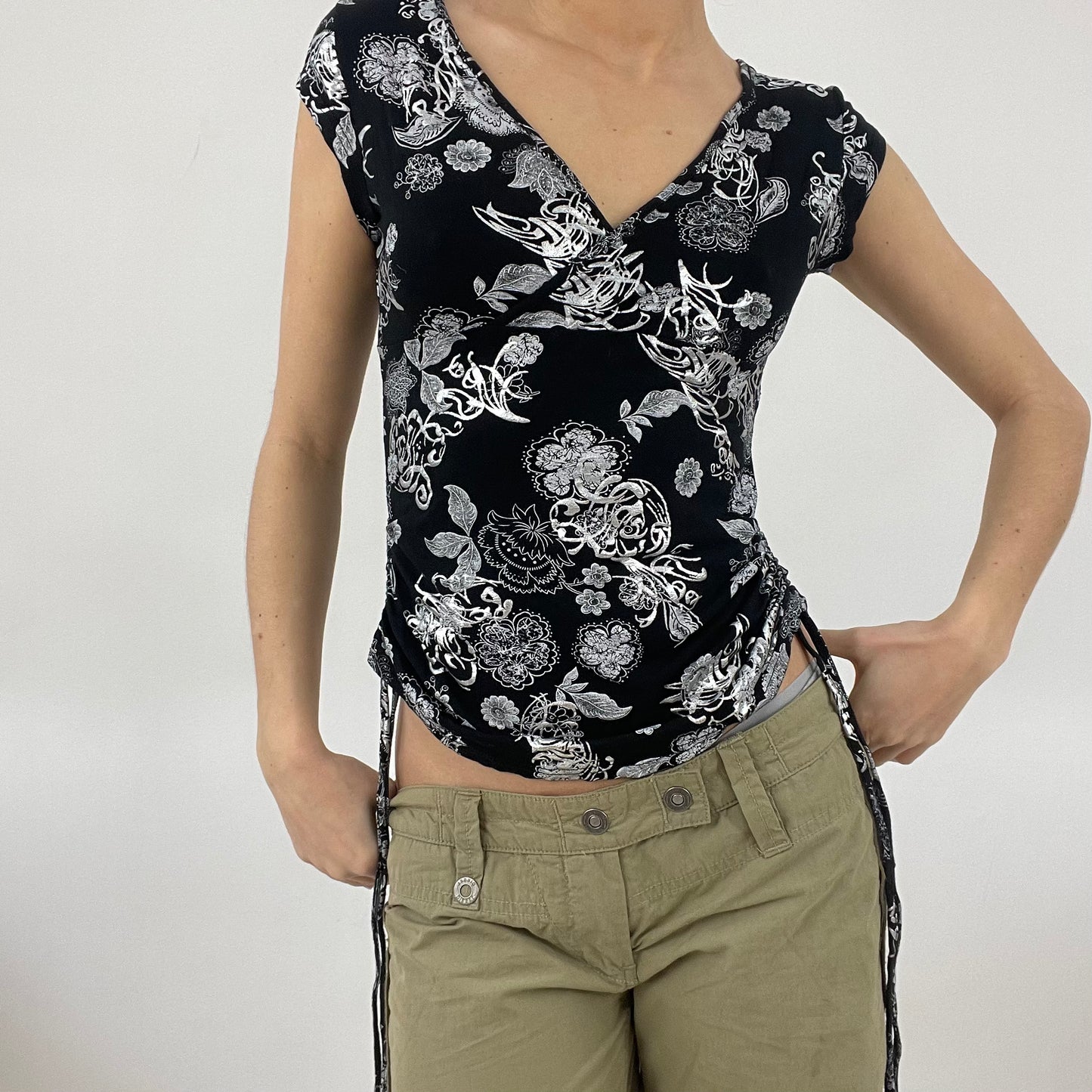 💻 DROP 1 | small pimkie top with silver floral detail and ruched sides