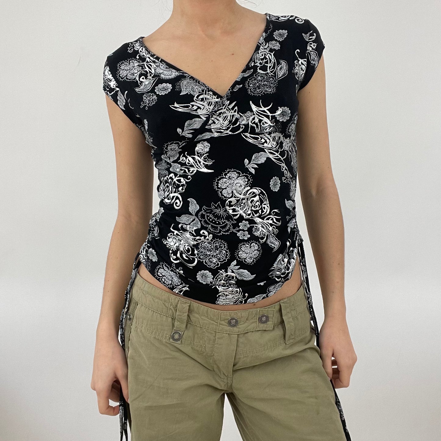 💻 DROP 1 | small pimkie top with silver floral detail and ruched sides